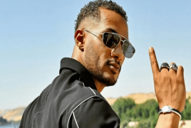 محمد رمضان يمنح طفلا فرصة العمر