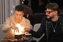 رامز جلال يمازح نجم الأهلي إمام عاشور