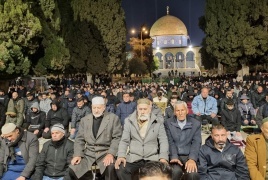 60 ألفا يؤدون صلاتي العشاء والتراويح في المسجد الأقصى