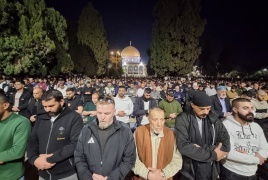 100 ألف يؤدون صلاتي العشاء والتراويح في المسجد الأقصى