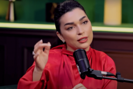 الفنانة المغربية الشهيرة فرح الفاسي تكشف أسرار طلاقها وتفكيرها بالانتحار سابقا