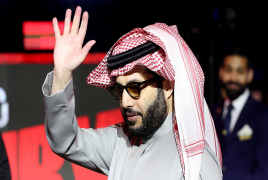  تركي آل الشيخ يثير تفاعلا واسعا بمنشور وفيديو " كذبة أبريل".