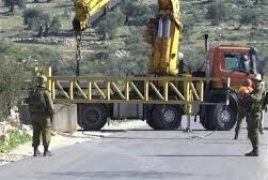الاحتلال يغلق مدخل إذنا غرب الخليل وعدة طرق فرعية