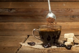 نوع من القهوة يزيد من خطر الإصابة بالتنكس البقعي لدى كبار السن .