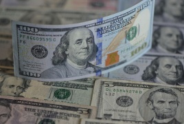هليكوبتر تمطر سماء مدينة أمريكية بالدولارات