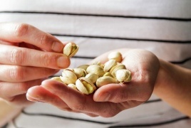 أطعمة تحسن نومك وأخرى تُفسده