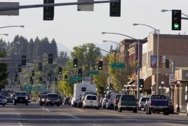 طائرة تصطدم بأخرى أثناء هبوطها وتحترقان معا في مدينة كاليسبيل الأمريكية