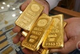 الذهب يسجل قمة قياسية جديدة متخطيا الـ3800 دولار