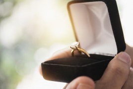 طلب زواج امام "برج إيفل السعودي" يثير تفاعلا واسعا وآل الشيخ يعلن عن هديته 