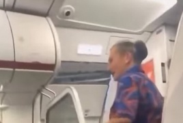 تسرب مياه الأمطار وحبات البرد داخل طائرة أسترالية