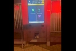 قراصنة يخترقون شاشات محطات حافلات إسرائيلية ويبثون خطابات لأبو عبيدة