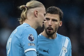 نجم مانشستر سيتي يفاجئ الجماهير بوشم باللغة الروسية