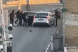 الاحتلال يعتقل شابا عقب إطلاق النار عليه قرب حاجز قلنديا