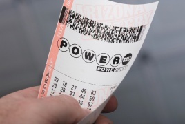 أمريكي يفوز بـ1.8 مليار دولار في اليانصيب قبيل عيد الميلاد