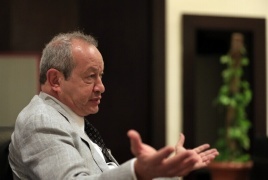 ساويرس يفجر مفاجأة عن طريقة استخدمها أمريكي للفوز بـ 1.8 مليار دولار ضمن جائزة اليانصيب الكبرى