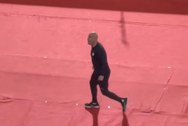 حركة حسام حسن للجمهور المغربي بعد هدف صلاح في شباك بنين تثير ضجة واسعة