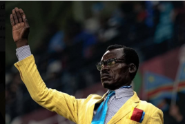 احتفال أم سخرية؟.. نجم منتخب الجزائر يثير الجدل بتصرف مفاجئ تجاه مشجع الكونغو الديمقراطية 