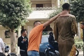 إذلال علني وصمت جماعي.. لماذا لم يتدخل المصريون لإنقاذ شاب "بدلة الرقص"؟