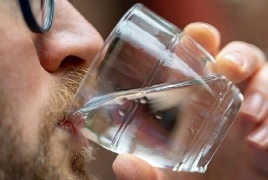 ما تأثير الماء على عمل الدماغ؟