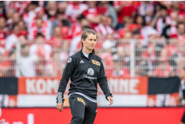 فولفسبورغ يفسد أمسية تاريخية للمدربة ماري إيتا في الدوري الألماني