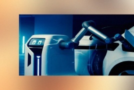 روسيا تكشف عن أول روبوت ذاتي الحركة لشحن السيارات الكهربائية