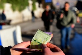 المركزي السوري ينفي إلزام شركات الصرافة بتسليم الحوالات الخارجية بالليرة السورية