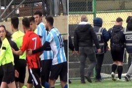 توقيف لاعب بعد الاعتداء على حكم خلال مباراة في تركيا