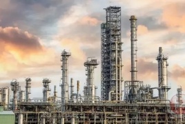 سيناتور أميركي يدعو لاستهداف منشآت الطاقة الإيرانية