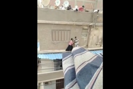 شاب مصري ينقذ سيدة عربية قبل انتحارها بدقائق