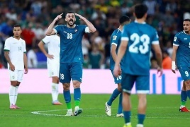 لمدة 7 ساعات.. تفاصيل احتجاز نجم المنتخب العراقي أيمن حسين في مطار شيكاغو