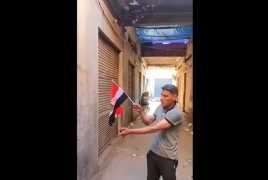 مصري يحرق علم بلاده.. والأمن يكشف تفاصيل الواقعة