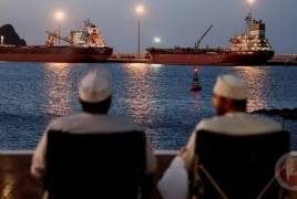 استهداف ناقلة قبالة عُمان.. إنقاذ 24 بحارا هنديا