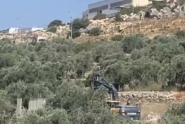 قوات الاحتلال تهدم منزلاً قيد الإنشاء وتداهم عددا من المنازل غرب سلفيت