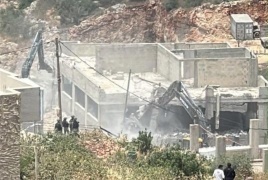 الاحتلال يهدم منازل ومبانٍ ومنشآت تجارية في برطعة الشرقية
