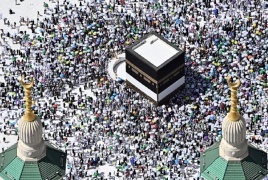 "مؤسف بيه، حل عنا!".. أمير سعودي يرد على روائي مصري قلل من شأن الكعبة