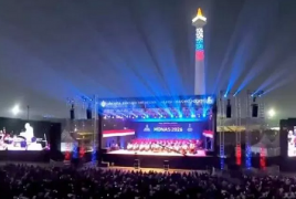 ألوان العلم الروسي تضيء نصب الاستقلال في إندونيسيا بحضور 20 ألف شخص