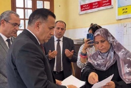 مسؤول مصري في مرمى الانتقادات ويثير موجة غضب.. ماذا جرى أمام الكاميرات؟