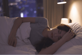 لماذا يشعر الجميع أحيانا بالسقوط خلال النوم؟ خبيرة تشرح نمطا عاما للأحلام