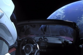 ماسك يكشف عن قدرات سيارة Roadster في تنفيذ الحركات البهلوانية الخطيرة بإيعاز من صوت صاحبها