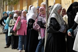 أزمة في مصر بسبب "تعري المرأة".. وعبد الله رشدي يرد