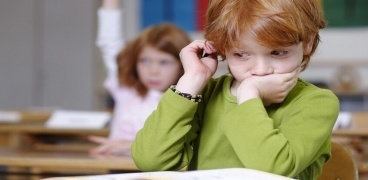 لماذا قد تضر مقارنة طفلك بالآخرين أكثر مما تفيده؟