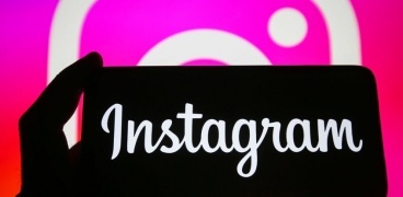 خلل برمجي في "إنستغرام" حول صور بعض المستخدمين بالأبيض والأسود
