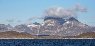 تمرد في عرض البحر والحسناوات السبب!