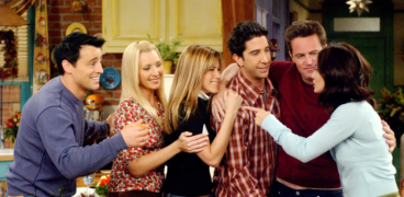 "فيبي" تكشف معلومة صادمة عن أبطال مسلسل "فريندز"