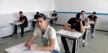 سماعات وأسئلة مسربة.. 14 شخصا في السجن على خلفية امتحانات الباكالوريا في تونس