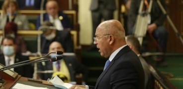 تصريح لوزير النقل بشأن قروض وزارته يشعل جدلا واسعا في مصر