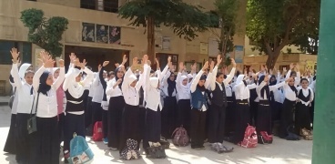فيديو مشاجرة بين طالبات مدرسة ثانوية في القاهرة يثير جدلا واسعا