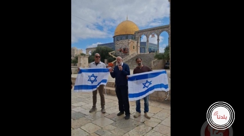 مستوطنون يقتحمون الأقصى ويرفعون علم الاحتلال في باحاته