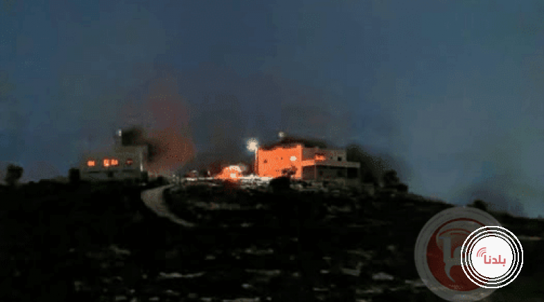 تحت أنظار جيش الاحتلال.. المستوطنون يحرقون منزل عائلة فلسطينية في نابلس