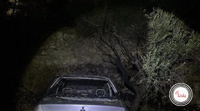 مستوطنون يحرقون مسجدا ومركبة في مخماس